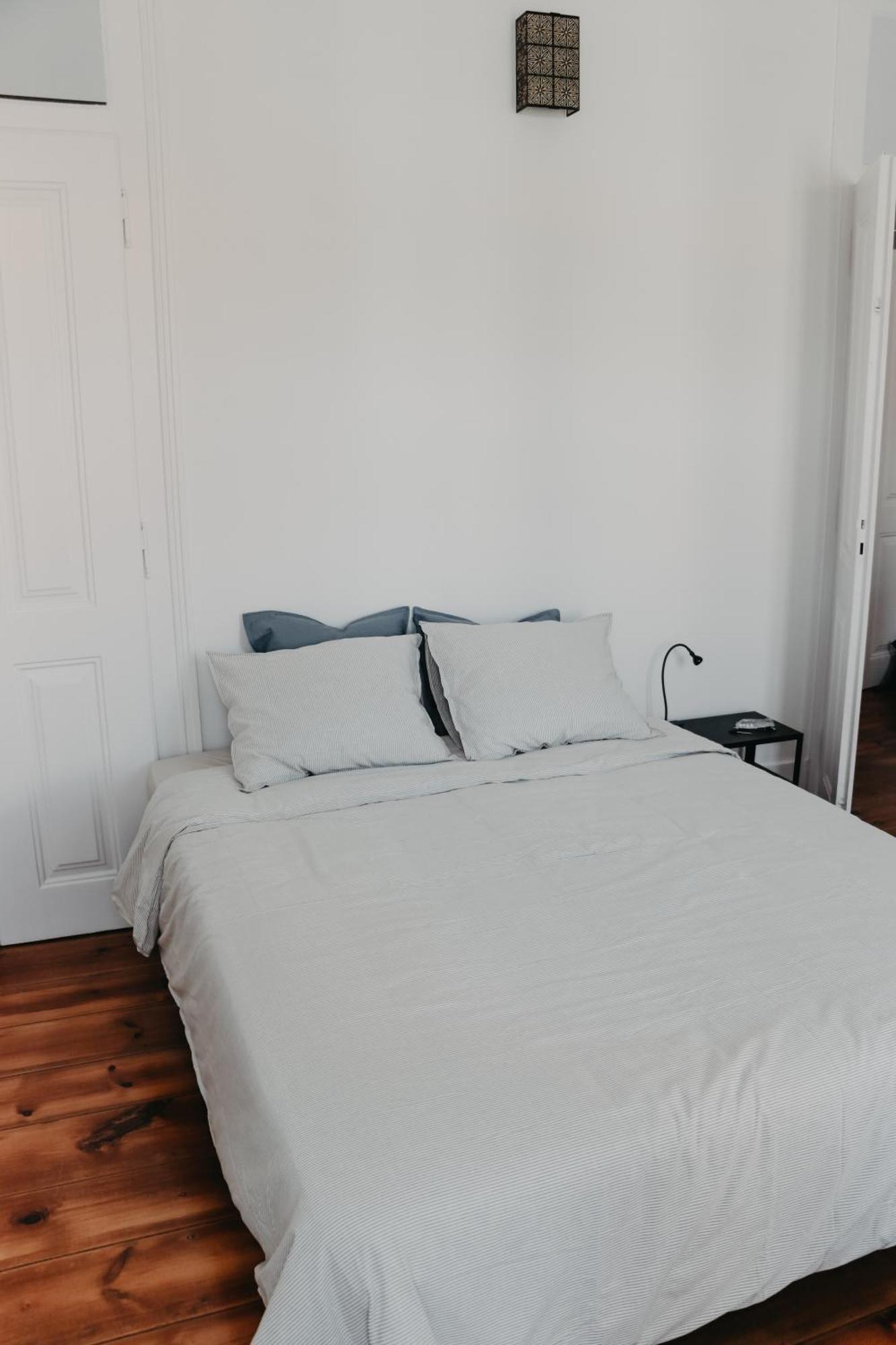 Embassy Arriaga Private Elegance Rooms In Stylish Shared Apartment Lisbon Luaran gambar